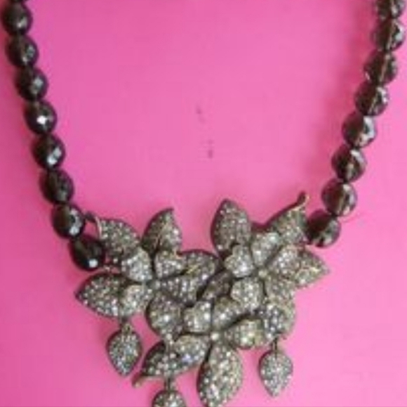Jewelry - FLOWER CLEAR STONE NECKLACE (Not sure, could be Hedi Daus)